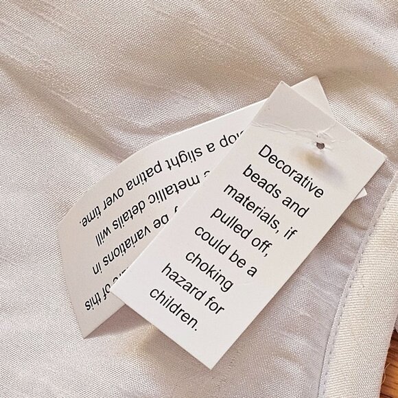 Balsam Hill Plaza Fringed Christmas Tree Skirt 60" White With Silver Accents NEW - Picture 7 of 11